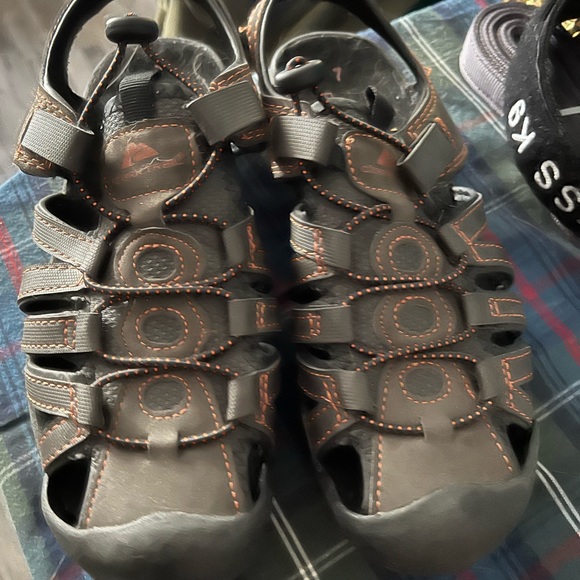 Manx 7 or woman’s 9 unisex sandals - Picture 2 of 2